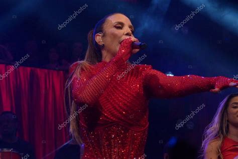  Ivete Sangalo's Axé Pelô: A Night of Bahian Rhythms and Unexpected Surprises!